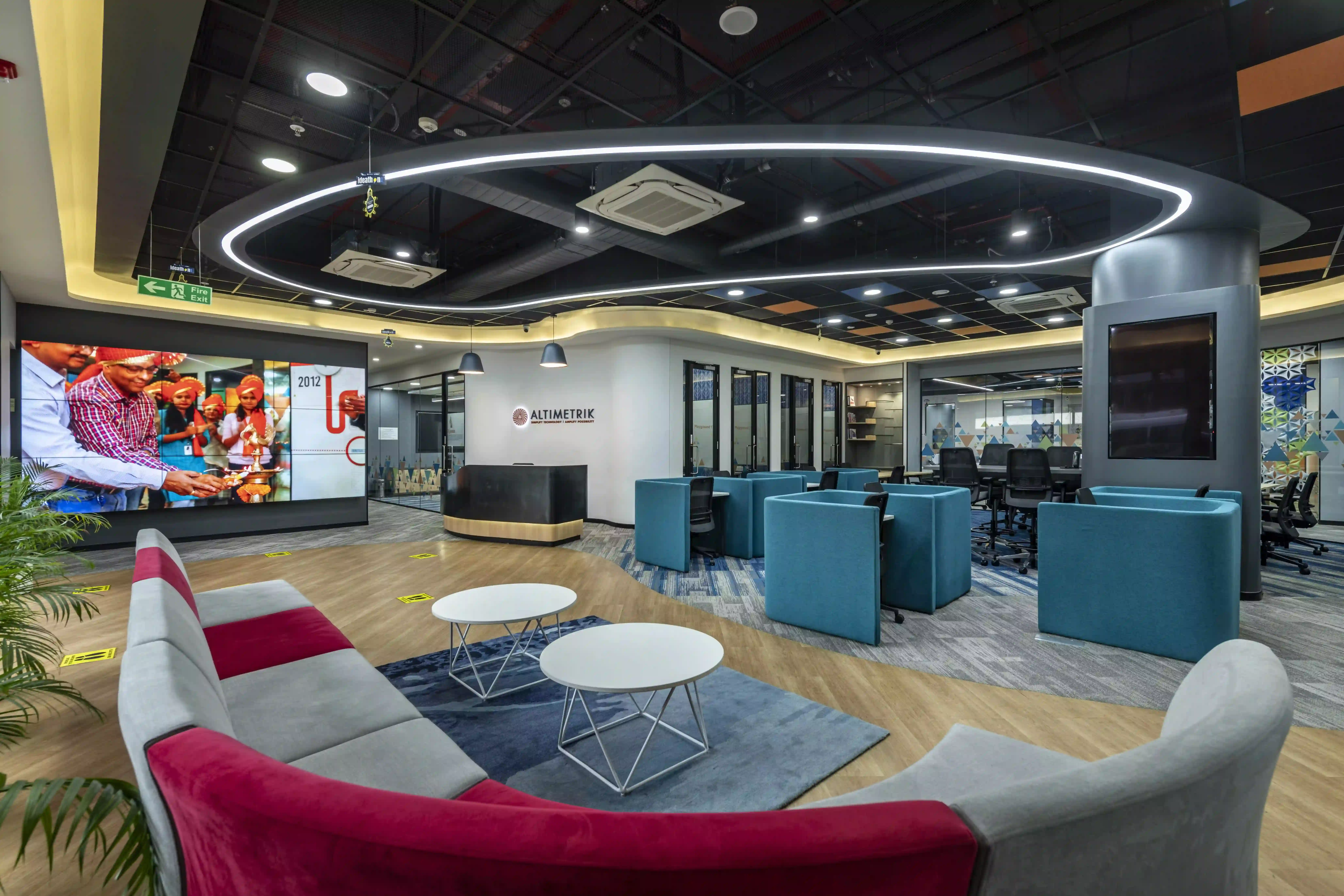 Workplace Experiences with Environmental Graphic Design
